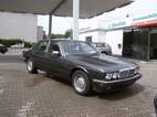 2 Jaguar XJ